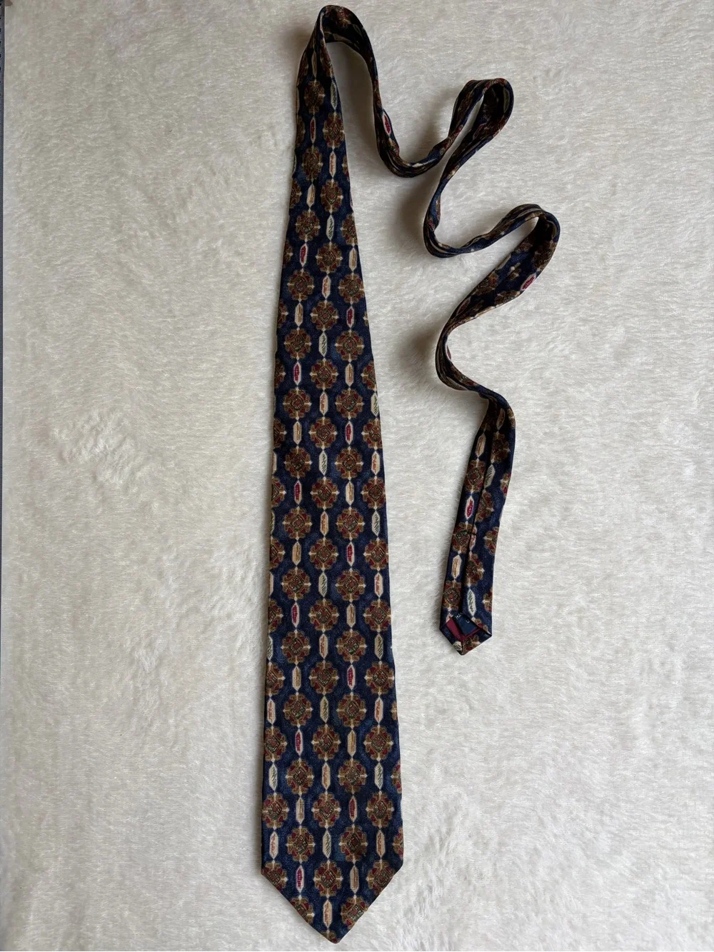 Jos. A. Bank‎ Premier Collection Navy with Geometric Medallion Men's Tie
